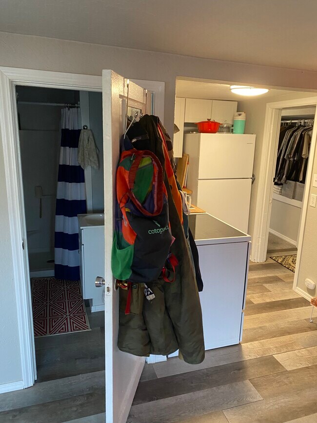 Building Photo - 1129 Pleasant Ave