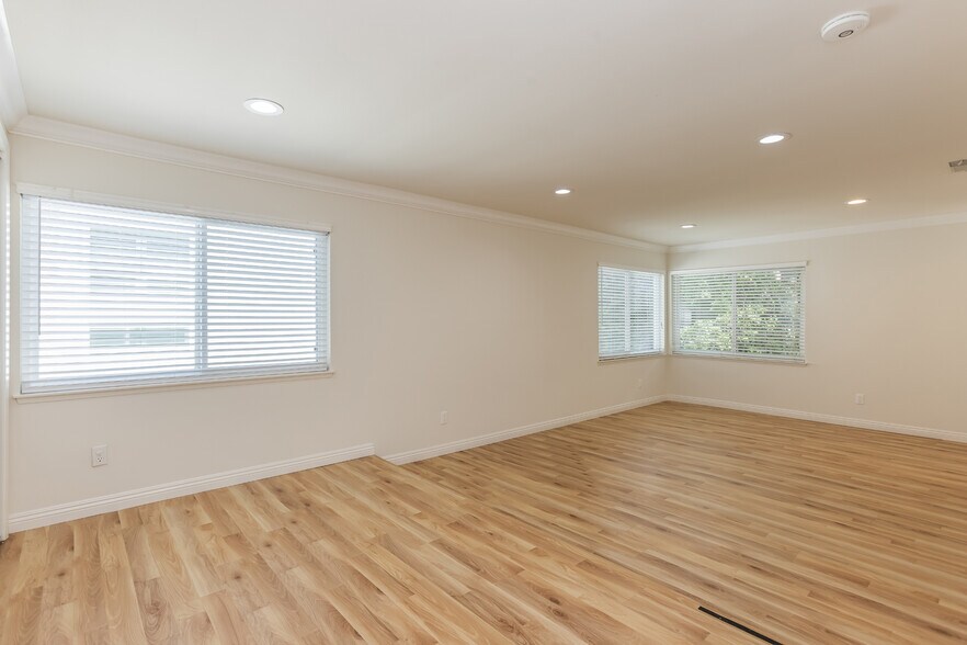 Building Photo - 10227 Autumn Leaf Cir