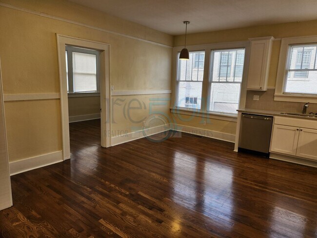 Building Photo - New Downtown Condo Feel With the Hillcrest Vibe!