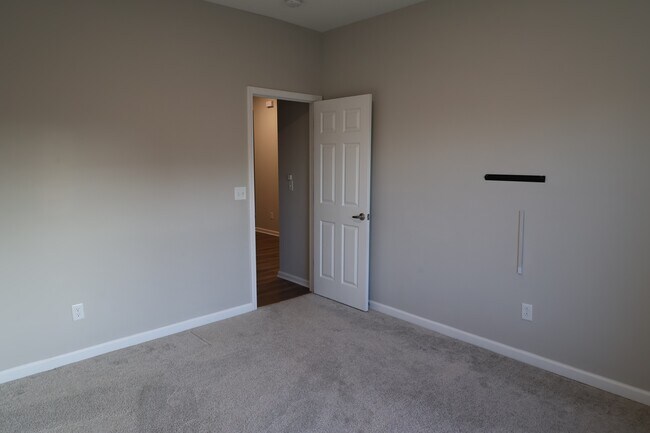 Building Photo - 2951 Daylily Dr