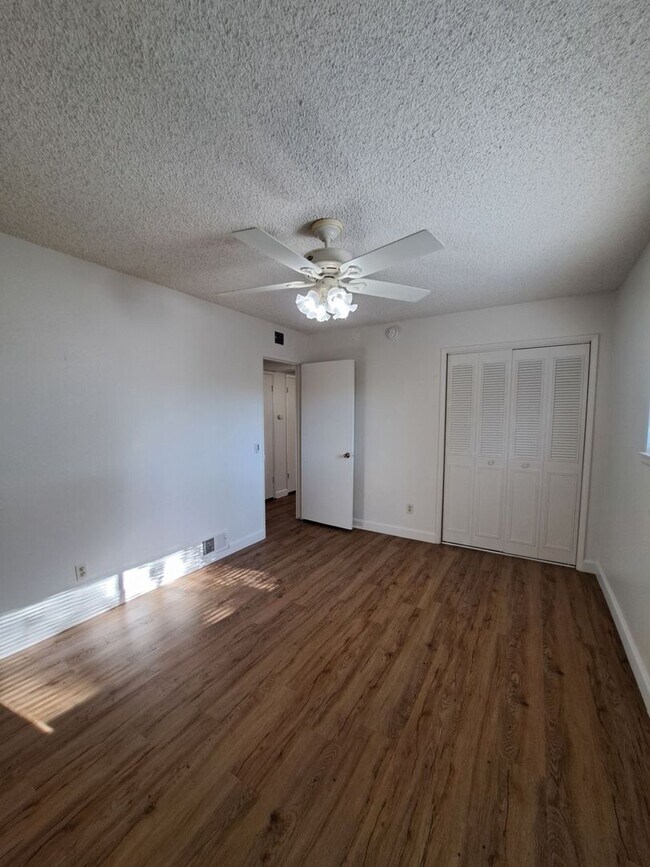 Building Photo - Move-In Special: Half Off First Month – Beautiful 3-Bed, 2-Bath Fresno Home!