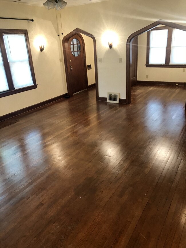 Building Photo - Duplex located in College Hill