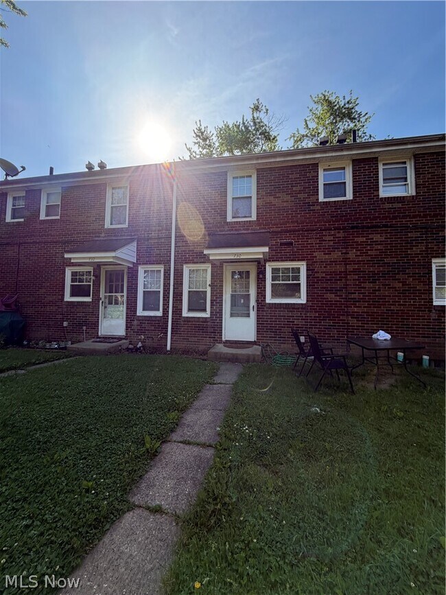 Building Photo - 730 West St