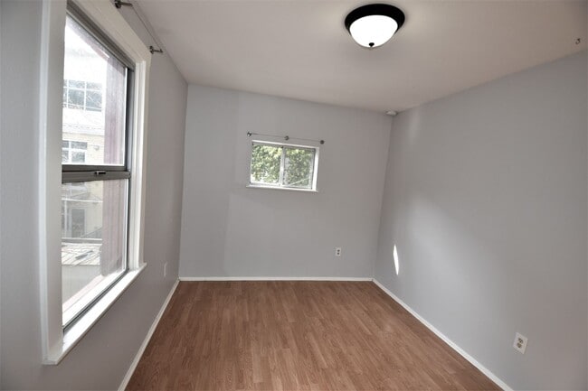 Building Photo - 518-518 15th St