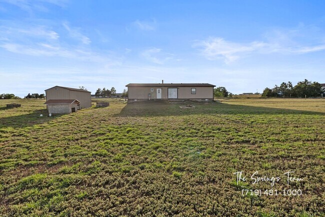 Building Photo - MODERN UPGRADES AND RURAL LIVING IN PEYTON