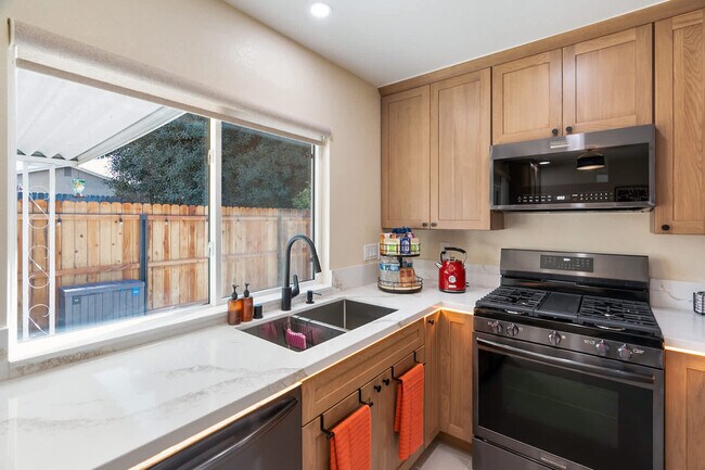 Building Photo - 10921 Polaris Dr