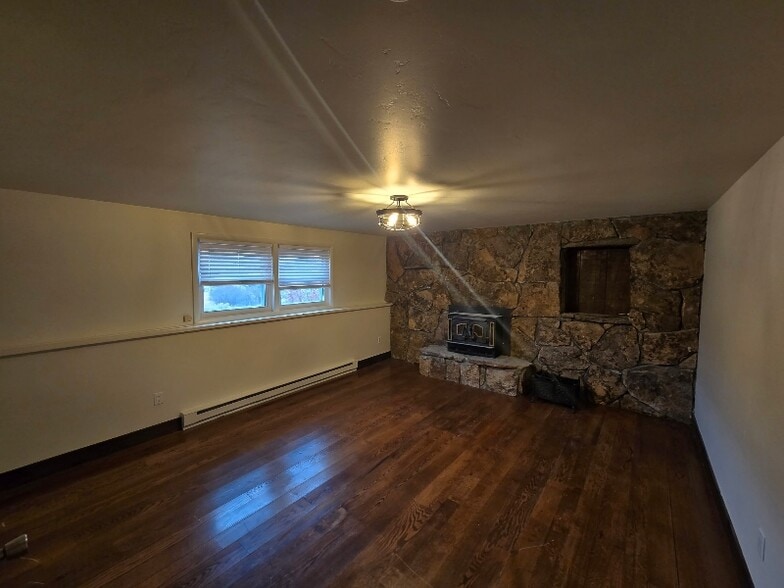 Building Photo - 124 Deer Trail Ave