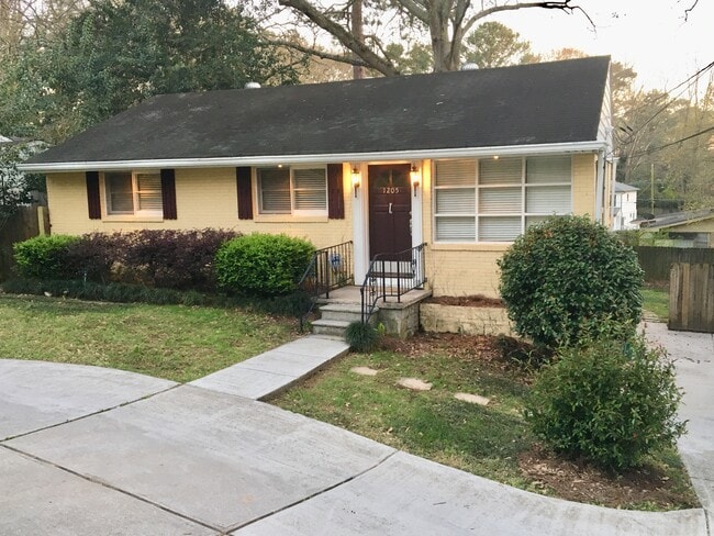 Building Photo - 1205 Ogilvie Dr NE