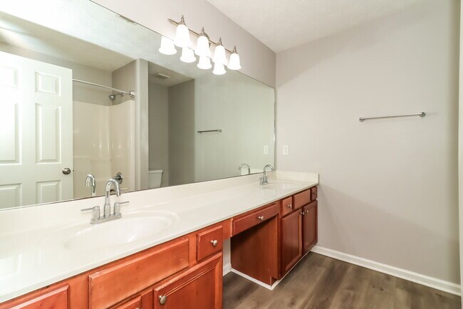 Building Photo - 2338 Greenside Dr