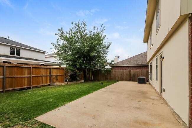 Building Photo - 15503 Gallant Ct