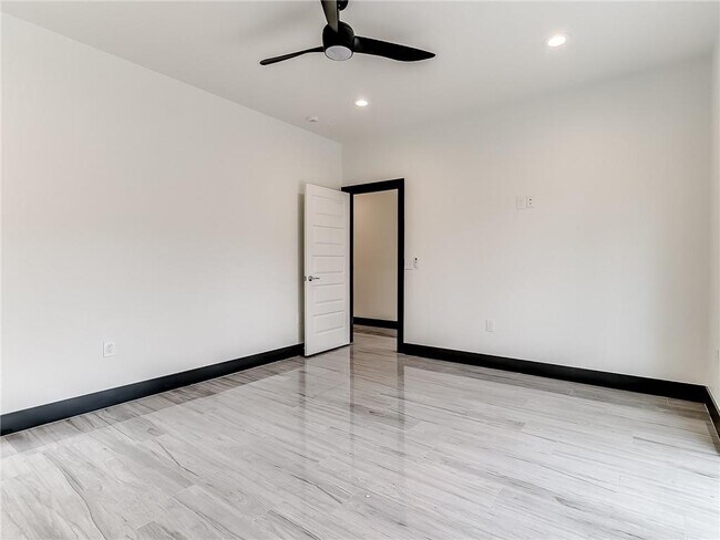 Building Photo - 911 NW 13th St