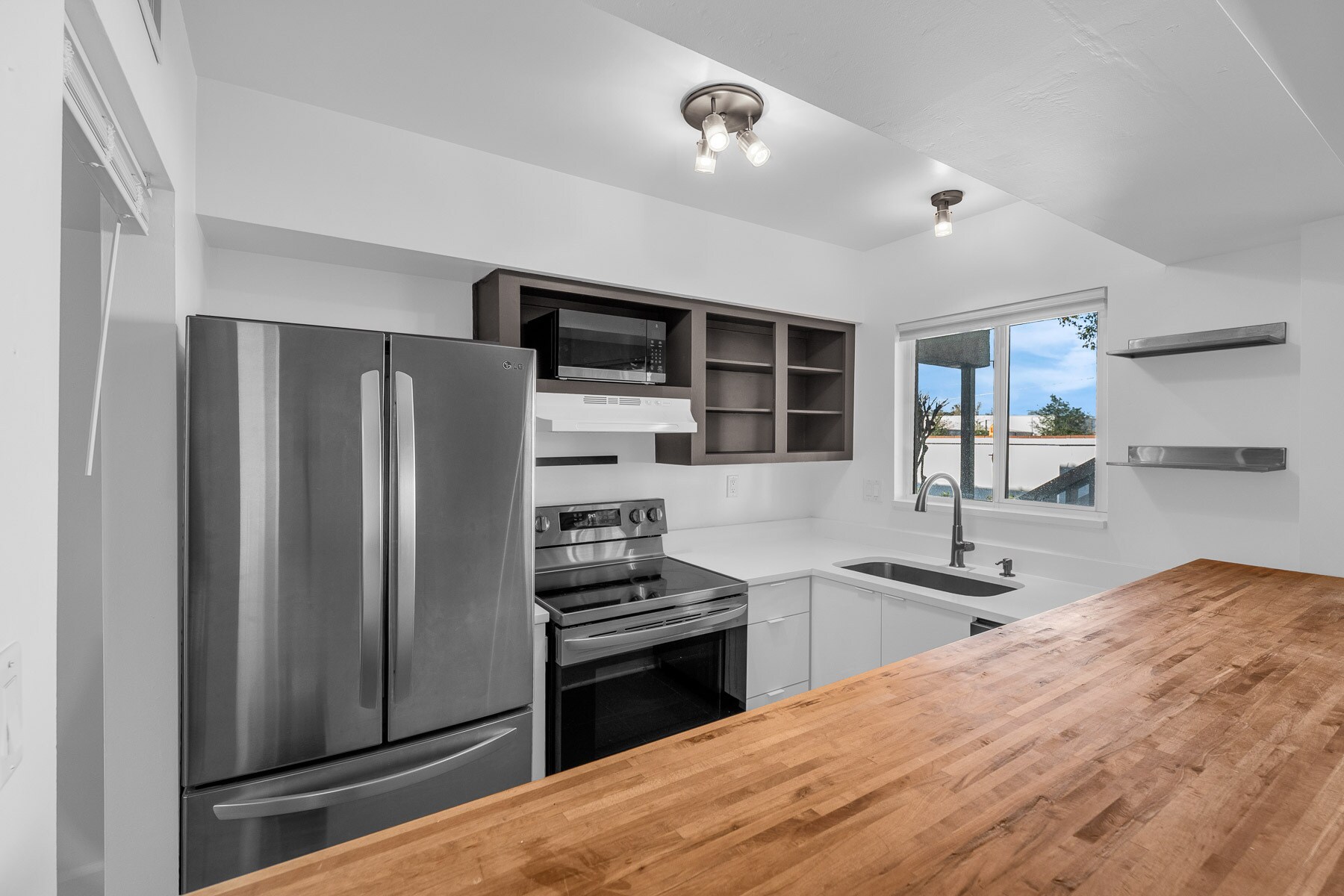 Building Photo - 1140 S Orlando Ave