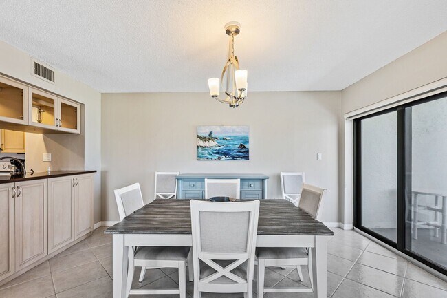 Building Photo - Fully Furnished Beautiful 2 Bedroom Seascape Towers Oceanfront Condo