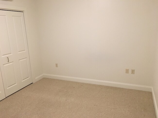 Building Photo - 875 Elm St