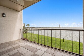 Building Photo - 351 Lakeside Ln