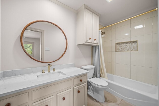 Building Photo - Luxury 5 Bed, 4.5 Bath, with Pool in Lakeridge!!!