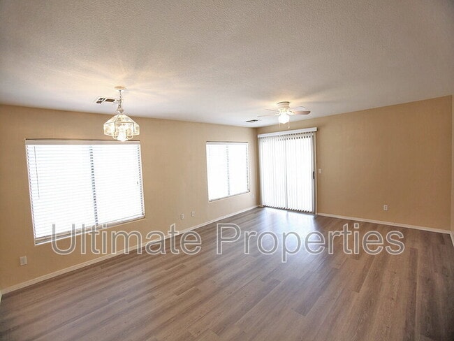 Building Photo - 12706 W Ash St