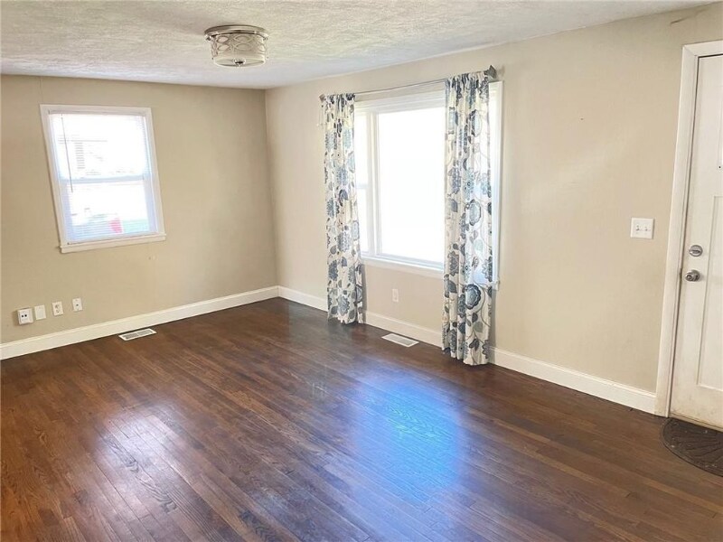 Building Photo - 2617 E 6th St