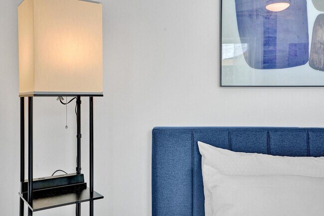 Building Photo - 208 SE 4th St