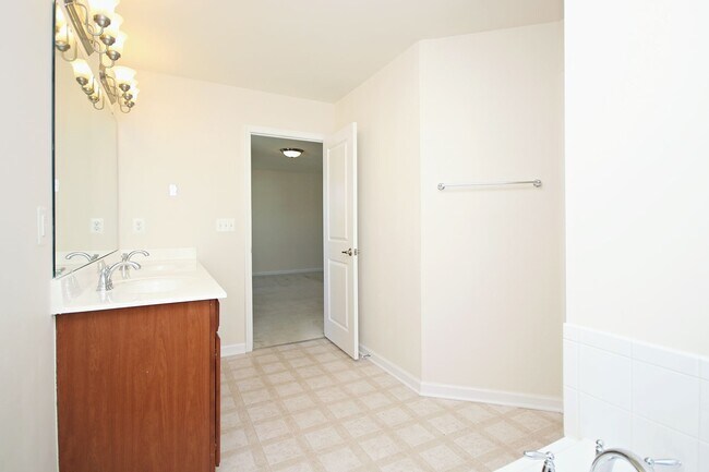 Building Photo - N. Albemarle Co Home With Fenced Yard, Near NGIC/DIA/NGA