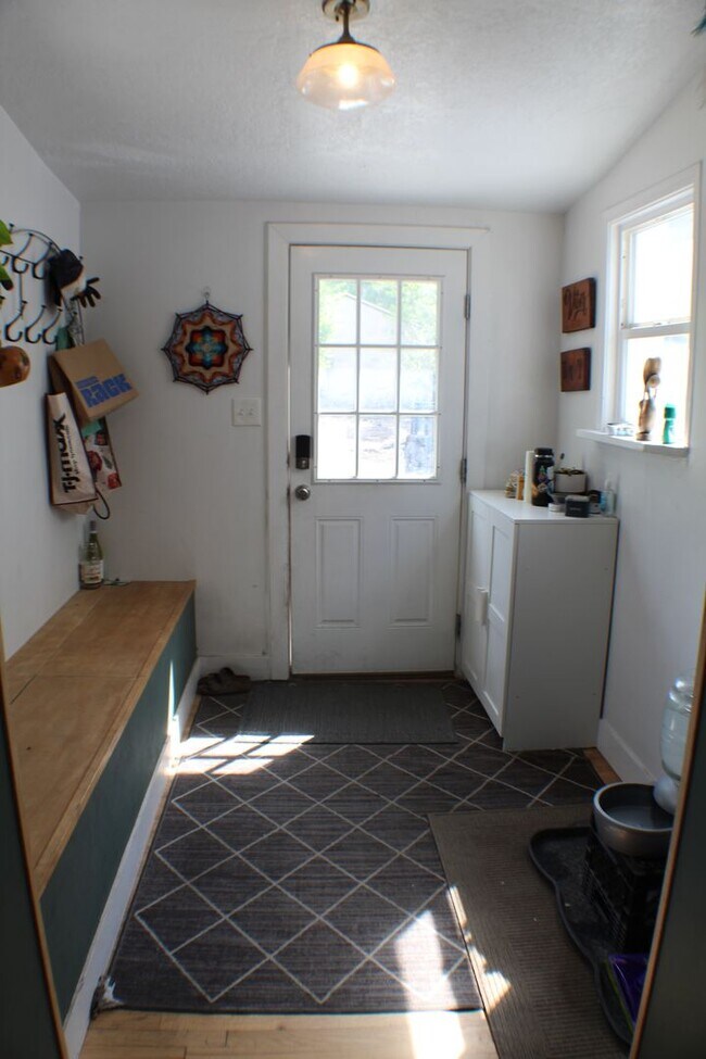 Building Photo - GORGEOUS Salt Lake Home!!!