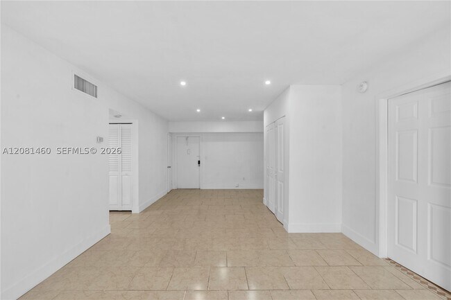 Building Photo - 14013 SW 90th Ave