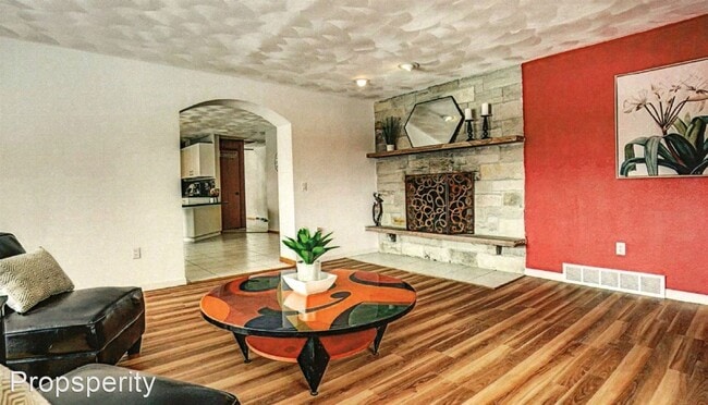 Building Photo - 7 br, 4.5 bath House - 2296 Tower Drive