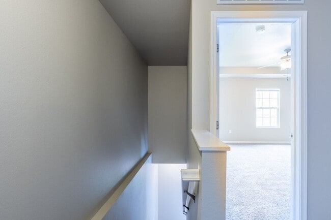 Building Photo - 6879 Daniel Defoe Dr