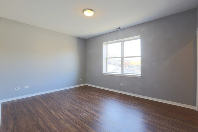 Building Photo - 1258 S Blue Island Ave