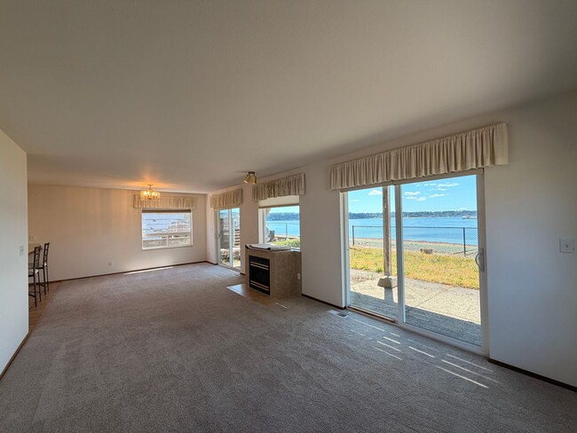Building Photo - 305/307 Shore