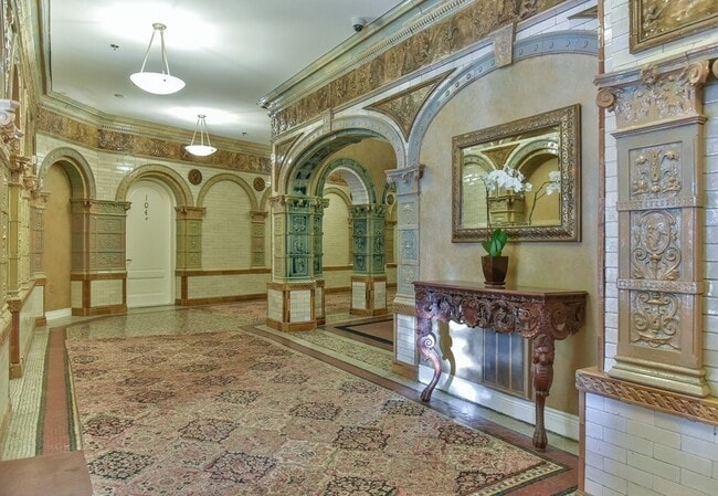 Building Photo - 4 Charlesgate E