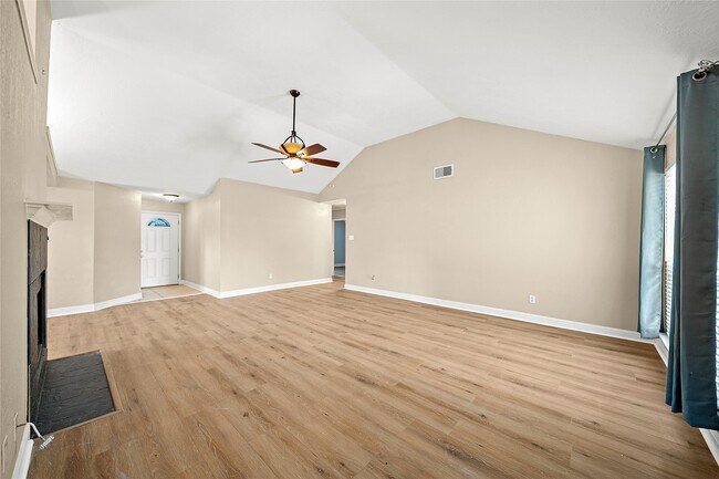 Building Photo - 2935 Auburn Dr