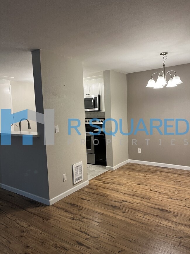 Building Photo - 975 Aberdeen Ave NE