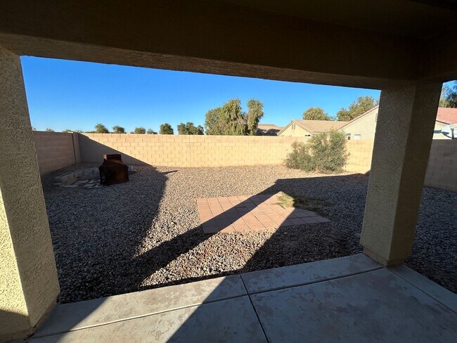 Building Photo - 3 bedroom 2 bathroom home in Maricopa