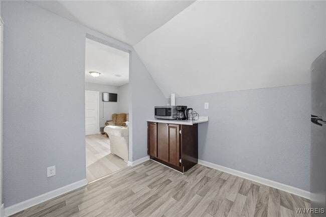 Building Photo - 214 58th St