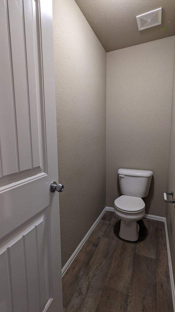 Building Photo - TWO STORY END UNIT TOWNHOME 3 BED/2.5 BATH...