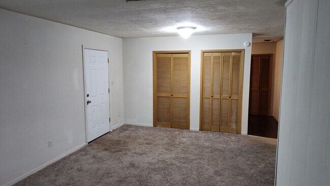 Building Photo - 2359 Claremont Ln
