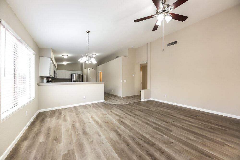 Building Photo - 7418 W Lone Cactus Dr