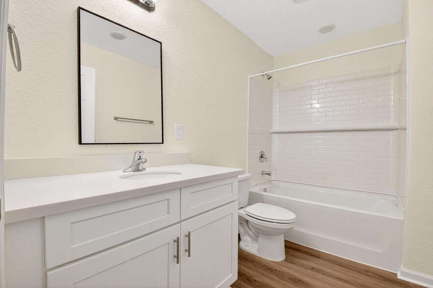 Building Photo - 857 W 3rd St