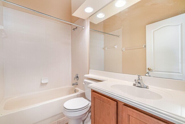 Building Photo - 611 Oceanside Blvd