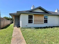 Building Photo - 840 Potomac Dr