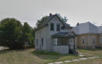 Building Photo - Home Available for Rent