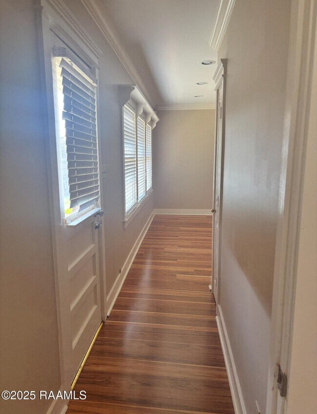 Building Photo - 121 Oak Crest Dr