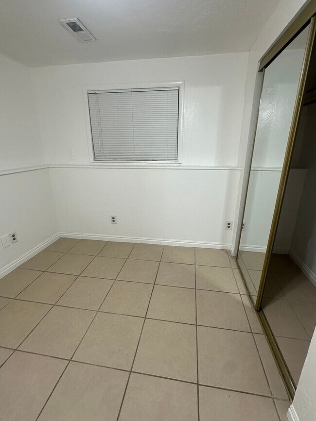 Building Photo - Beautiful 4-Bedroom, 2-Bath Home with Classic Layout and Large Yard