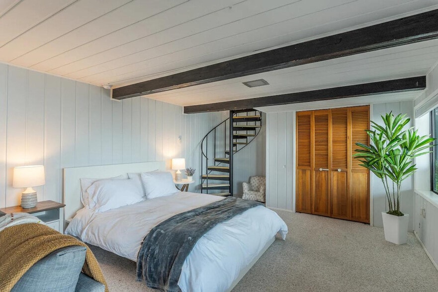 Building Photo - 2038 S Breezy Point Rd