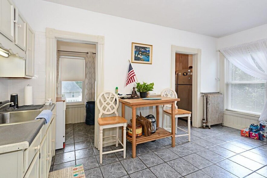 Building Photo - 20 June St