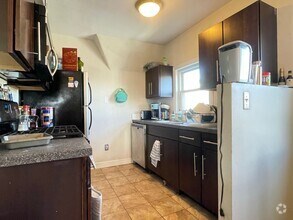 Building Photo - Parker St 3-Bed
