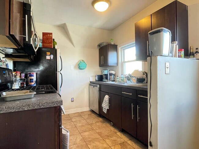 Primary Photo - Parker St 3-Bed