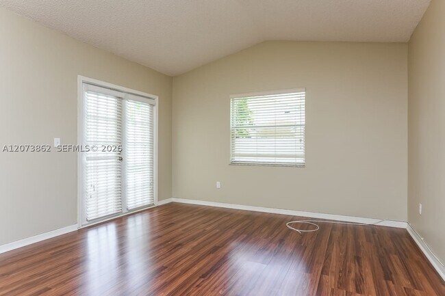 Building Photo - 576 NW 48th Ave