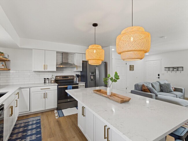 Building Photo - 4899 Sonata Dr